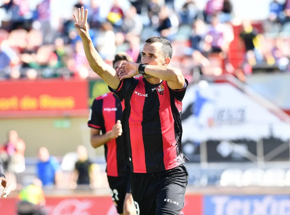 Miguel Linares celebra un gol con el Reus. Foto | LFP.