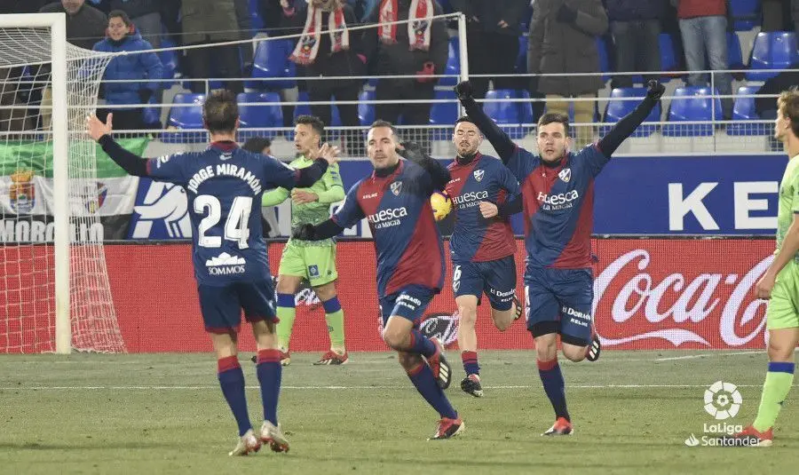 La SD Huesca fue m&aacute;s fiel que nunca a su lema y remont&oacute; un partido a base de garra, coraje y f&uacute;tbol | Foto: LFP