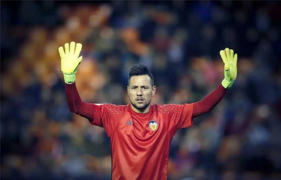 Diego Alves en su etapa como portero del Valencia CF.