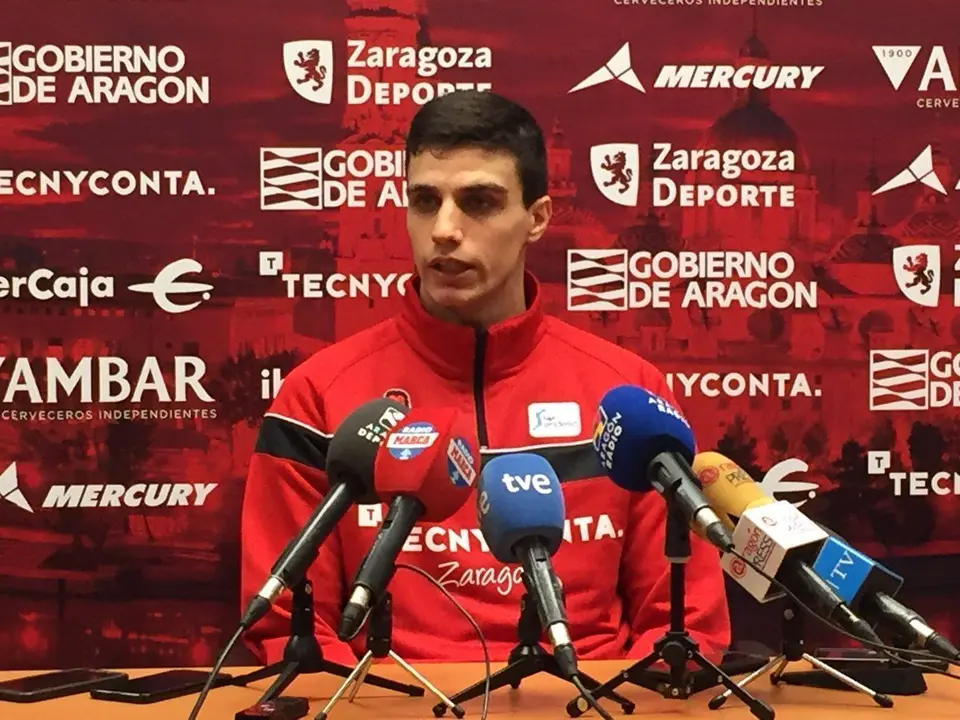 Aloc&eacute;n en rueda de prensa. Foto: Basket Zaragoza