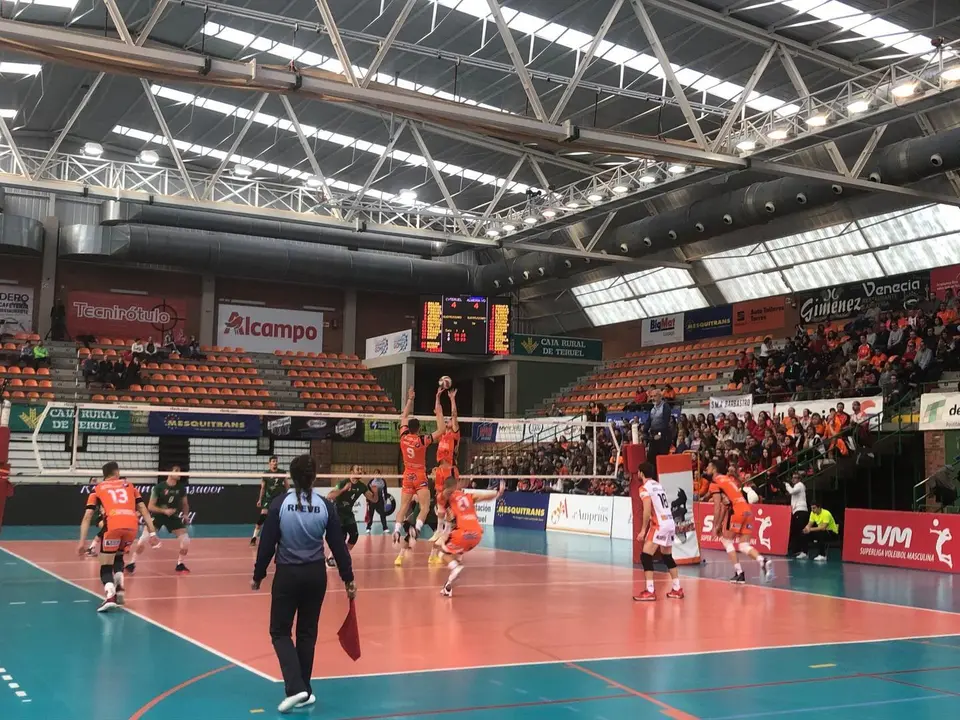El CV Teruel, en la derrota por 3 set a cero al Unicaja Almer&iacute;a | Foto: Raquel S&aacute;nchez