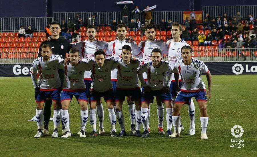 Los jugadores del Rayo Majadahonda posan antes del partido frente a la U.D Las Palmas (0-0) en el Cerro del Espino