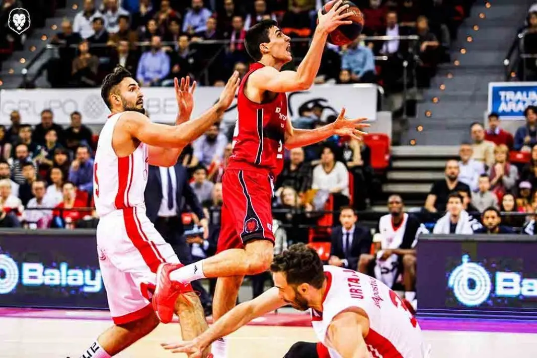 Carlos Aloc&eacute;n, en el partido ante el Murcia. Foto: Esther Casas/Tecnyconta Zaragoza