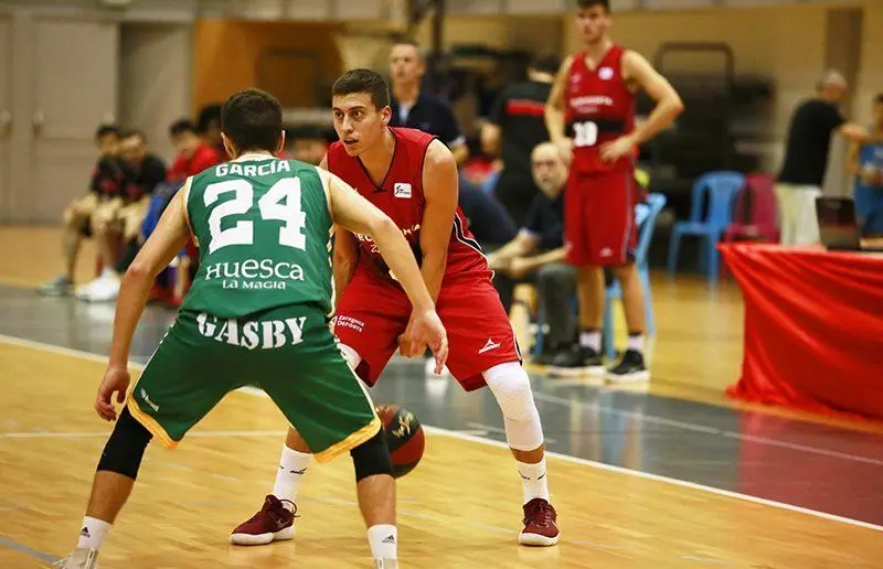 Santana, defendido por Dani Garc&iacute;a en la Copa Arag&oacute;n 2018. Foto: Basket Zaragoza