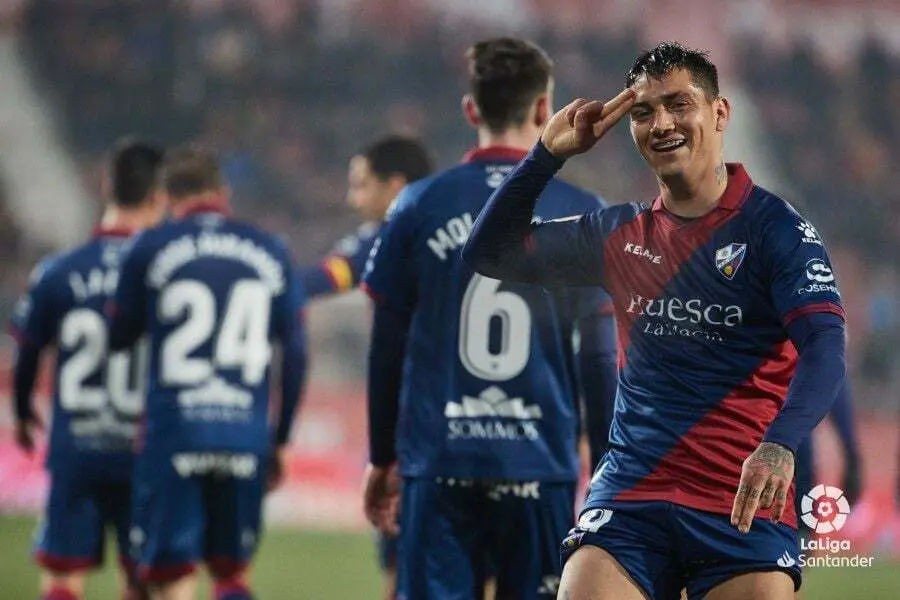 'Chimy' uno de los protagonistas esta temporada,  celebra uno de los dos goles que firm&oacute; contra el Girona. Foto: LFP