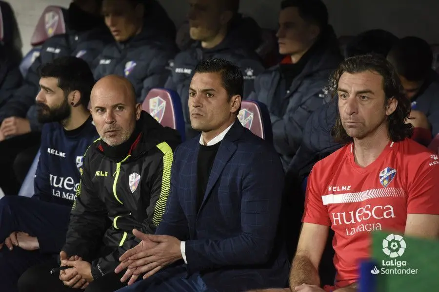 Francisco junto a su cuerpo t&eacute;cnico | Foto: LFP