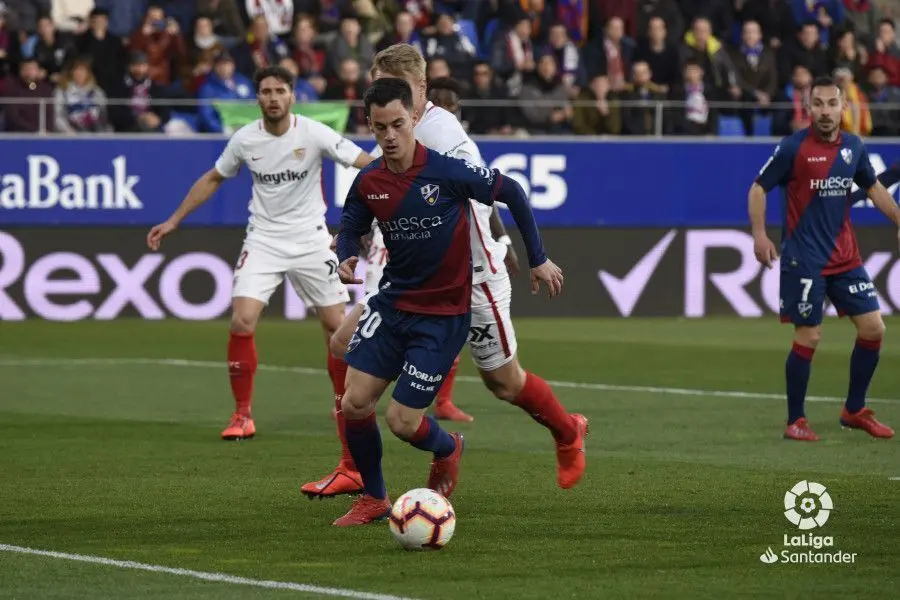 Juanpi A&ntilde;or, en un partido con el Huesca| Foto: LFP
