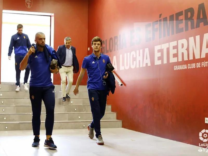 La expedici&oacute;n del Real Zaragoza, en Granada la pasada jornada. | Foto: LaLiga