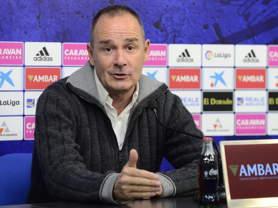 V&iacute;ctor Fern&aacute;ndez en la rueda de prensa previa al Real Zaragoza - Elche. Foto: Real Zaragoza