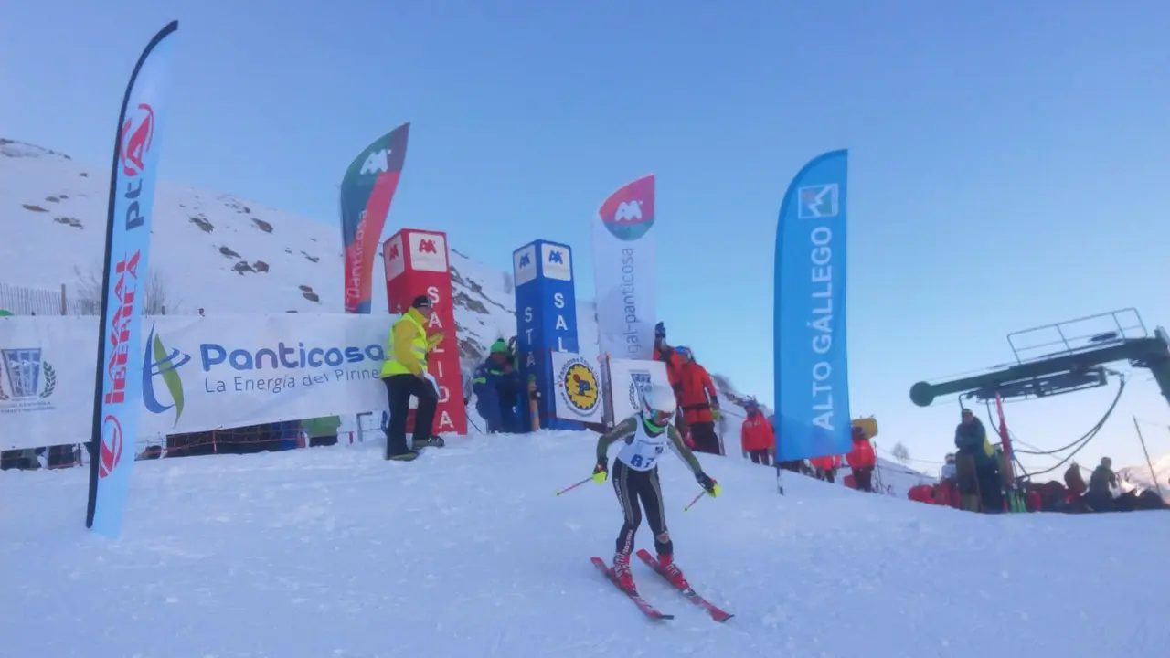 Imagen de un alev&iacute;n en una anterior competici&oacute;n celebrada en la estaci&oacute;n de Panticosa. Foto: Panticosa Esqu&iacute; Club
