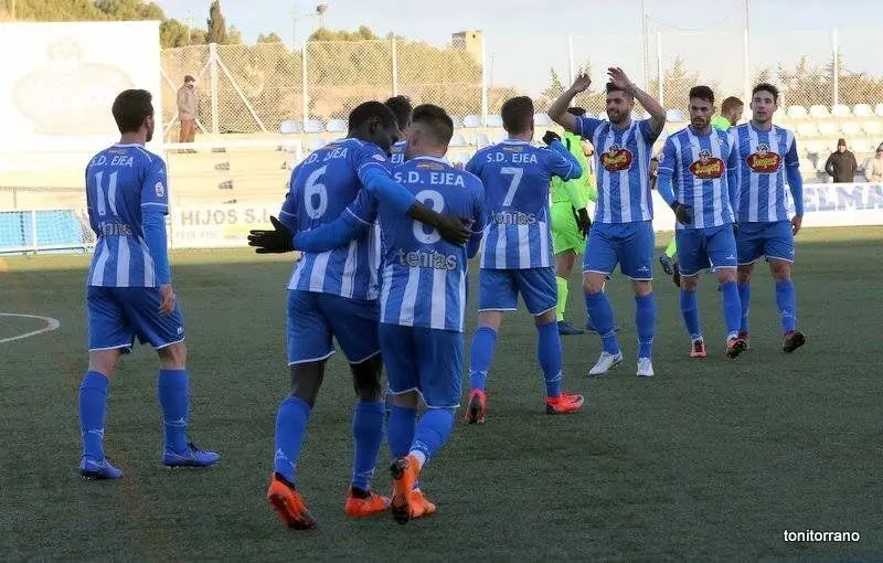 Moustapha en su anterior etapa en el conjunto blanquiazul. | Foto: @AupaEjea