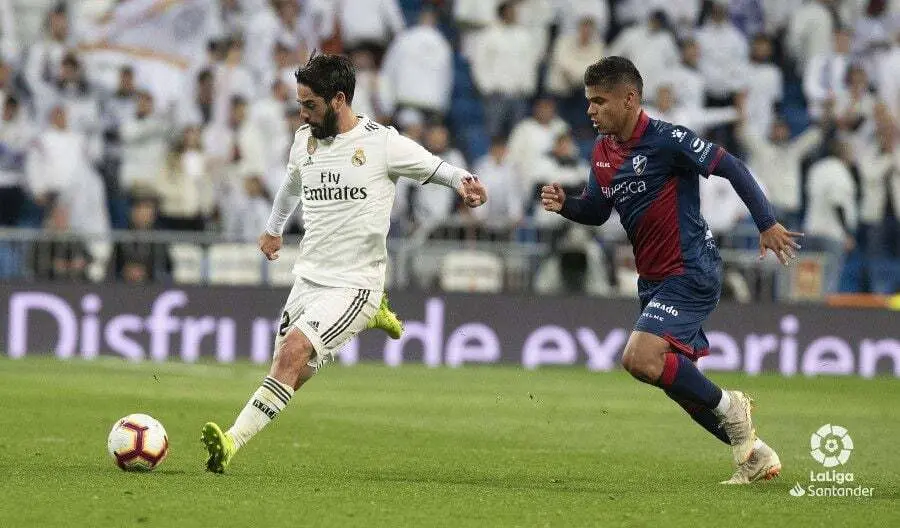 'Cucho' persigue a Isco | Foto: LFP
