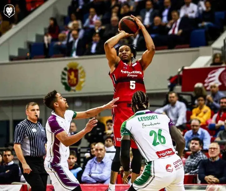 Stan Okoye lleg&oacute; a convertir 30 puntos y 32 de valoraci&oacute;n frente a Unicaja. Foto: Esther Casas/Tecnyconta Zaragoza