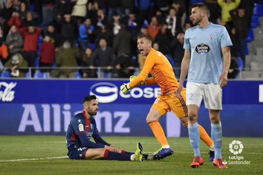 Enric Gallego con la mirada perdida tras errar un gol que parec&iacute;a cantado. | Foto: LFP