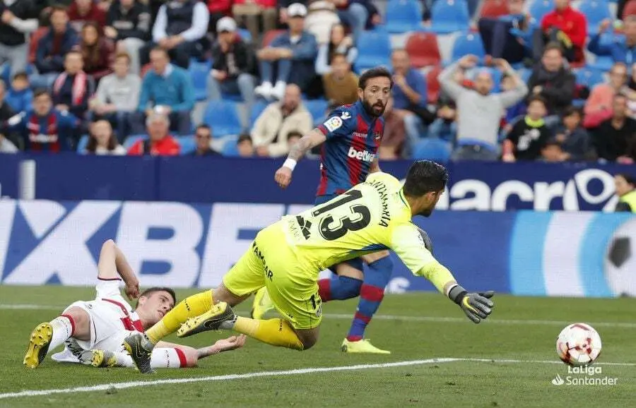 La defensa del equipo volvi&oacute; a conceder mucho. | Foto: La Liga