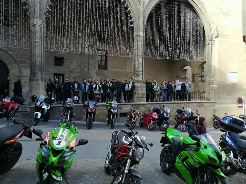 El Club Motociclista Alca&ntilde;iz realiza salidas semanales por la comarca y tambi&eacute;n por otros puntos de la geograf&iacute;a. | Foto: Facebook