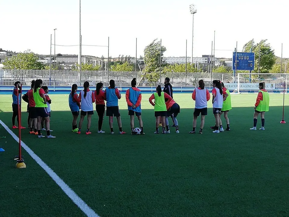 Entrenamiento del Zaragoza CFF en su tradicional campo, el Pedro Sancho, durante la temporada pasada. Foto: Zaragoza CFF