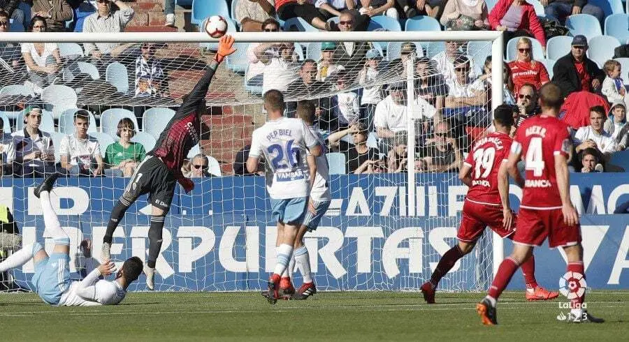 Cristian despeja un disparo del Deportivo durante la temporada pasada. Foto: La Liga 123