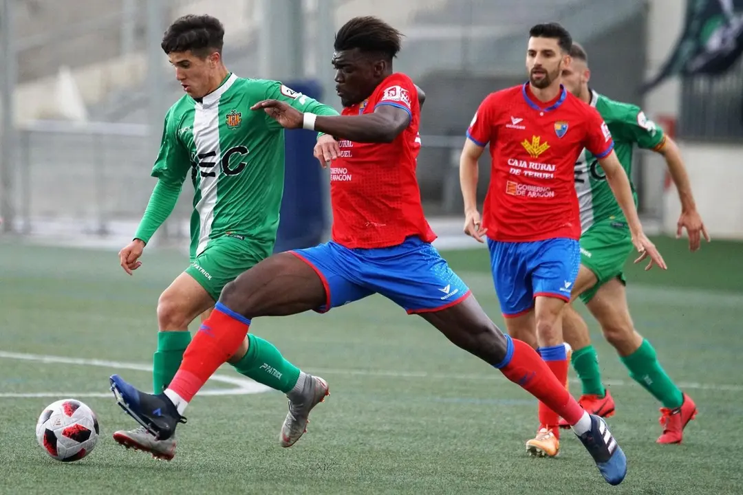 Imagen del pasado domingo en el partido entre el CD Teruel y la UE Cornell&agrave; | Foto: Facebook @ue_cornella