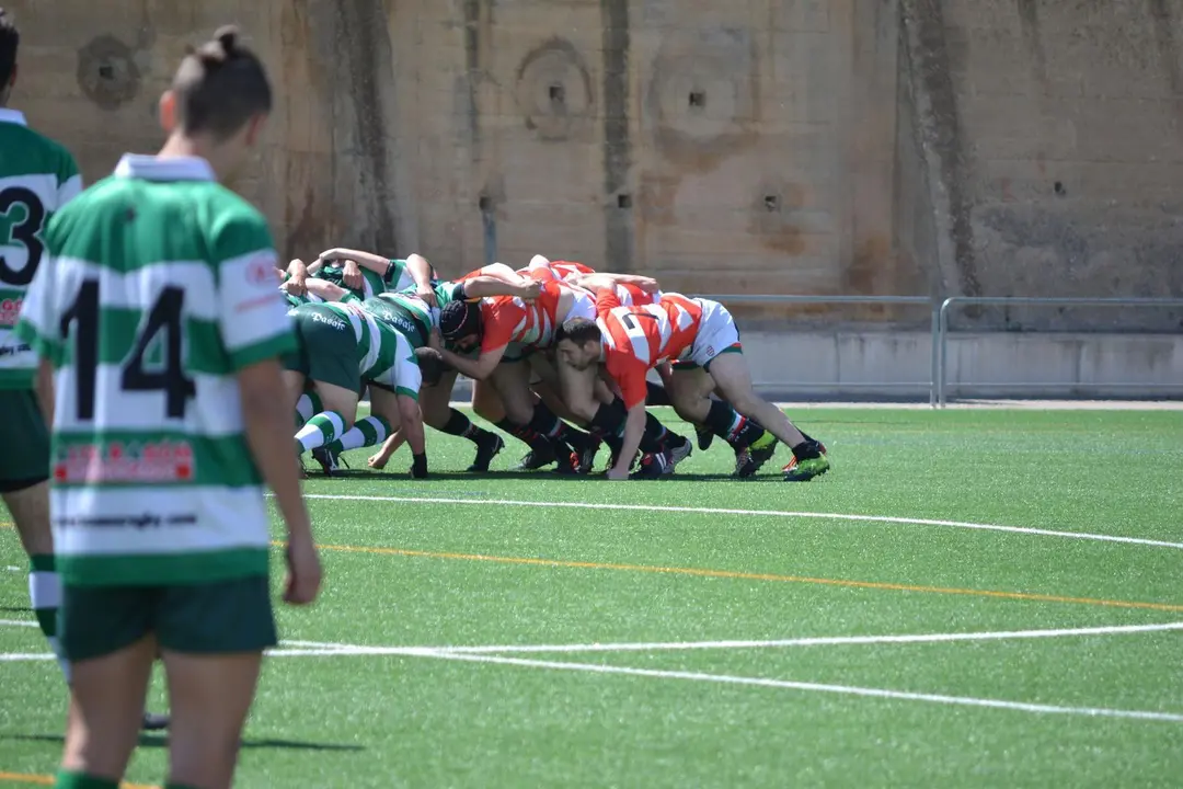 Imagen de archivo de una mel&eacute; en el inicio del partido entre el Rugby Huesca y el &Iacute;bero Rugby Zaragoza. Foto: Sportaragon