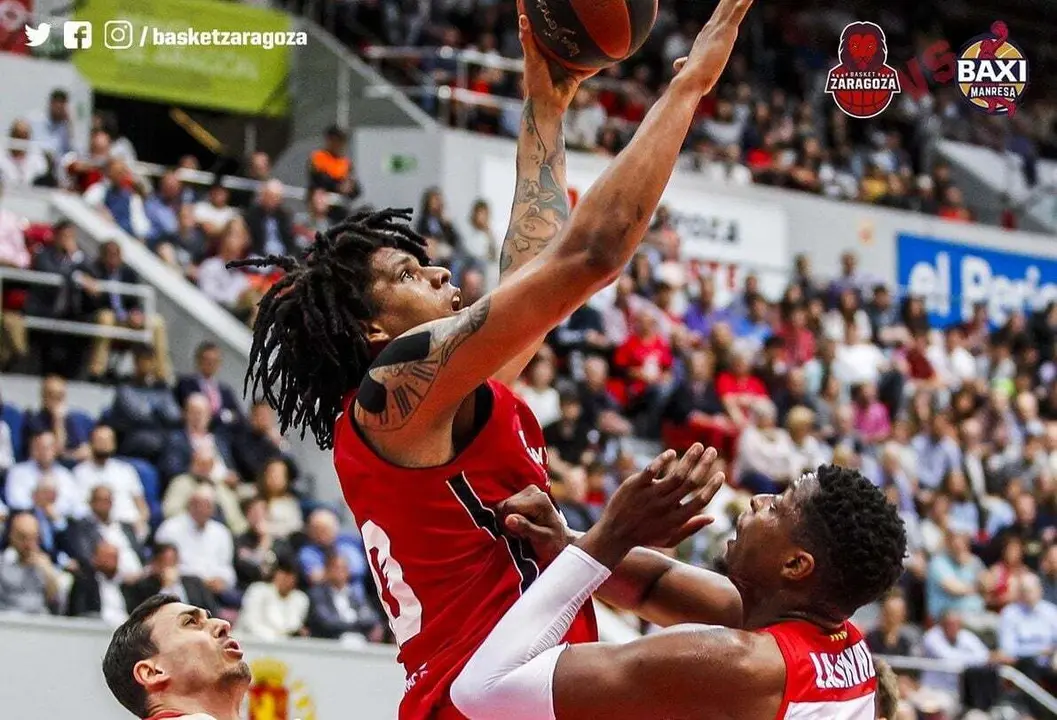 Javier Justiz entra a canasta. Foto: Basket Zaragoza