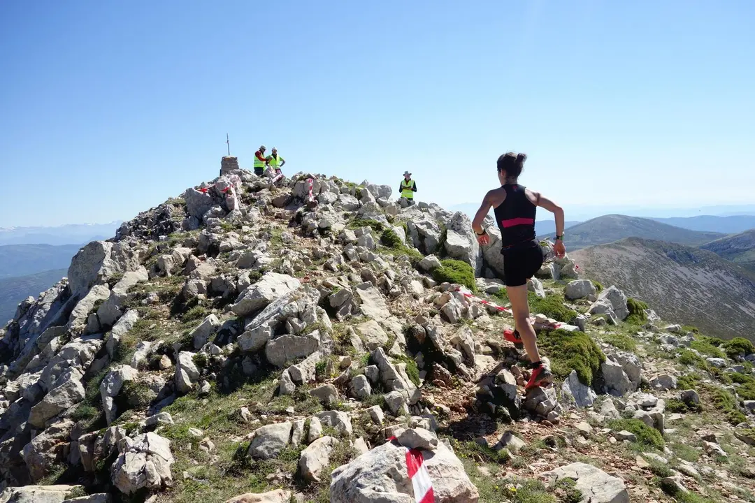El campeonato de Arag&oacute;n de trail tuvo en la cima del Tozal de Guiara uno de los lugares m&aacute;s bellos de la carrera. Foto: Pe&ntilde;a Guara