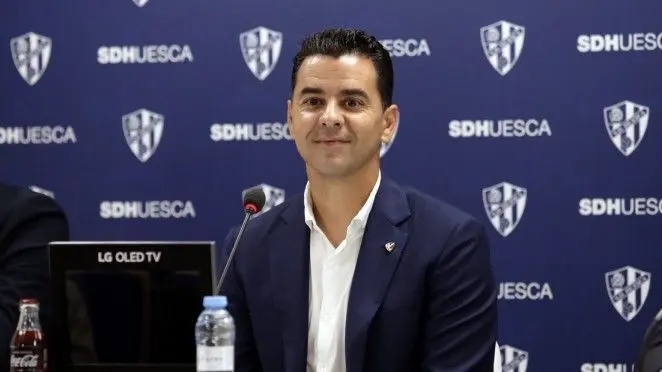 M&iacute;chel, en su presentaci&oacute;n como entrenador del Huesca. Foto: SD Huesca