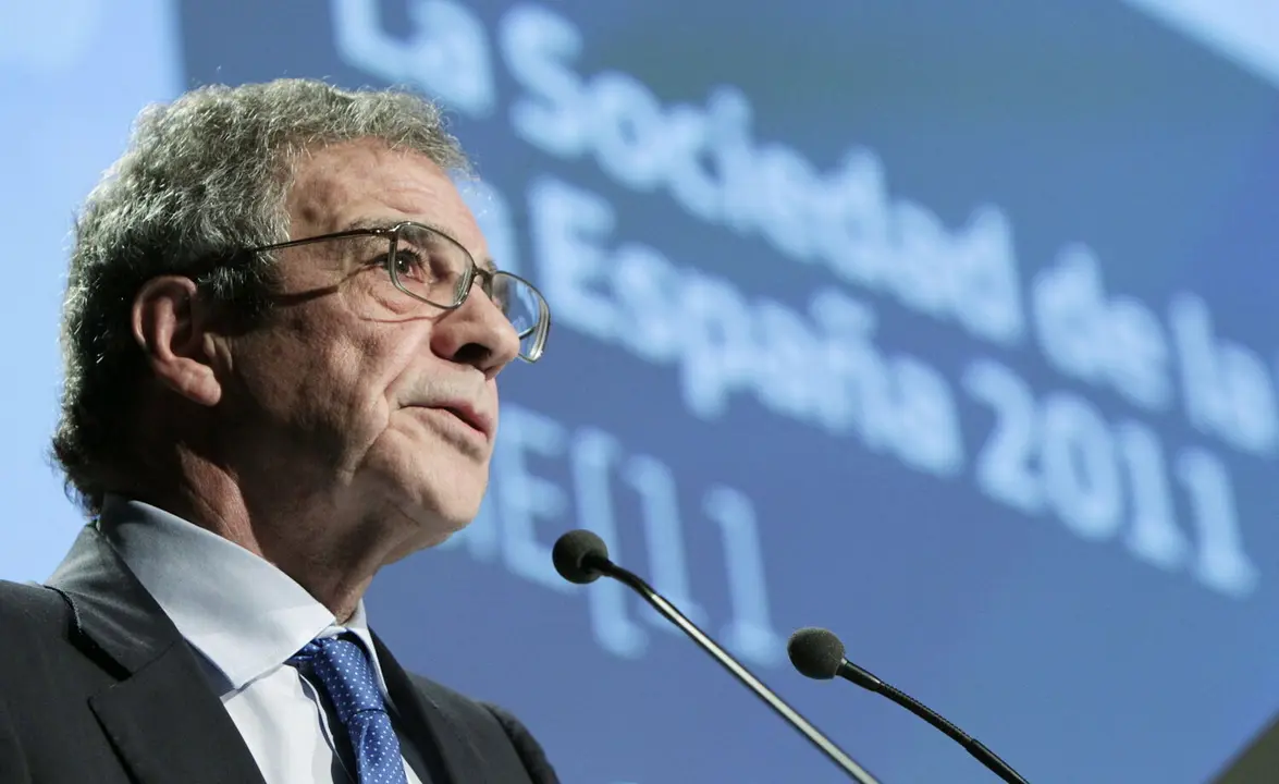 C&eacute;sar Alierta anuncia el final de la venta. Foto: Ara.cat