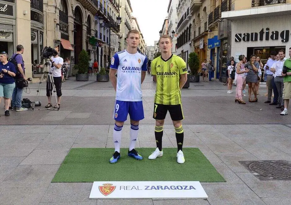 Nuevas equipaciones del Real Zaragoza. Foto: Real Zaragoza
