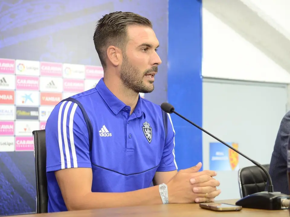 Imagen de Atienza, en su presentaci&oacute;n. Foto: Real Zaragoza