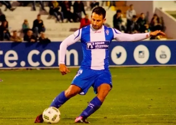Carlos Barreda, con la camiseta del Alcoyano