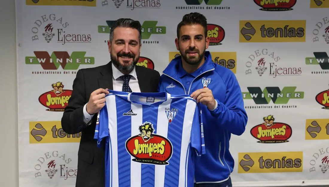 N&eacute;stor P&eacute;rez, con la camiseta del Ejea. Foto: SD Ejea