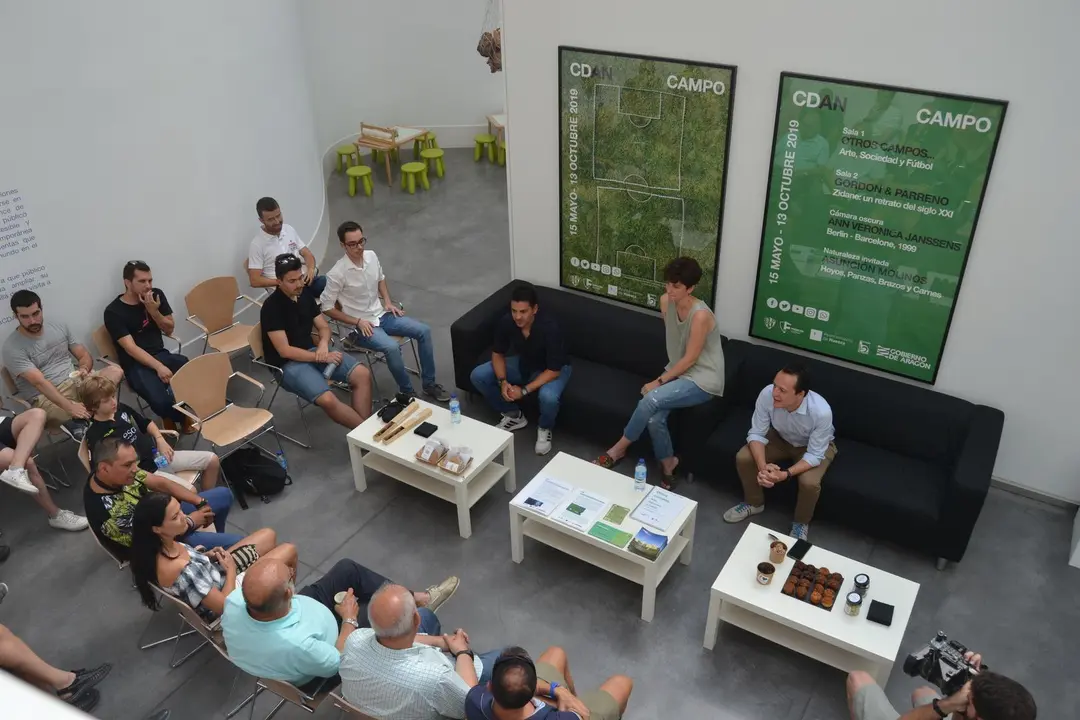 M&iacute;chel, protagonista del encuentro con los medios y la comunidad tuitera en el CDAN. Foto: Sportaragon