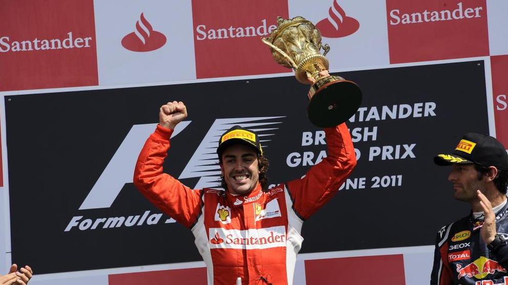 Fernando Alonso celebra su victoria en el GP Gran Breta&ntilde;a en 2011. Foto: Racing Press
