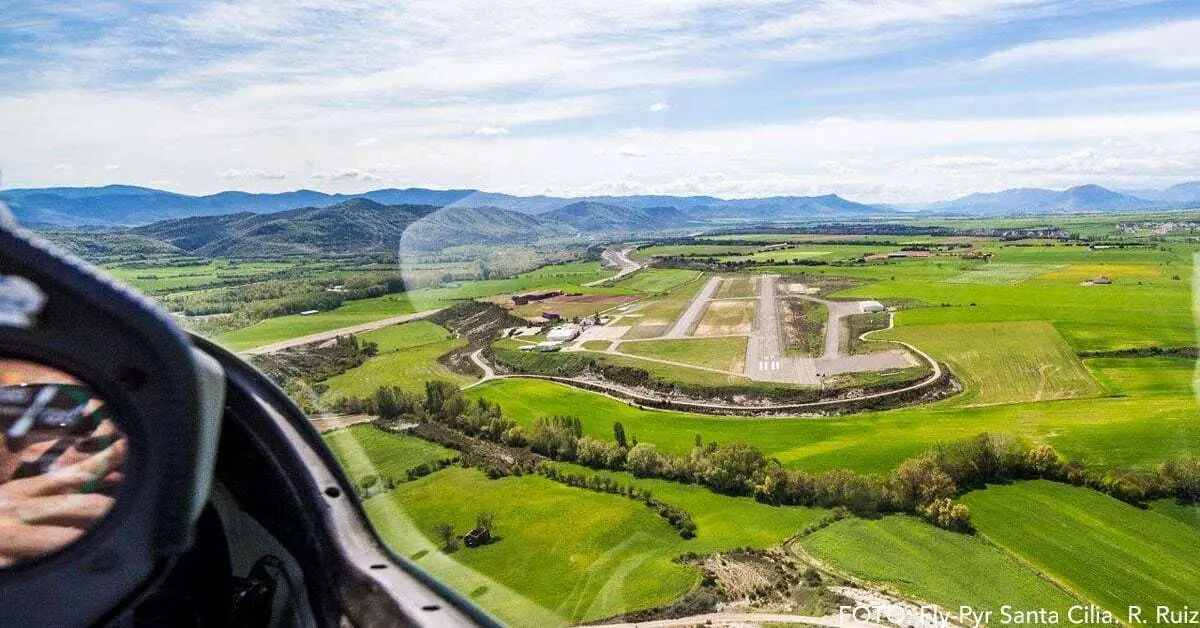 Instalaciones del aer&oacute;dromo de Santa Cilia (Huesca)
