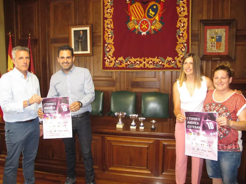 Presentaci&oacute;n del I Torneo Andrea Esteban. | Foto: Ayuntamiento Teruel