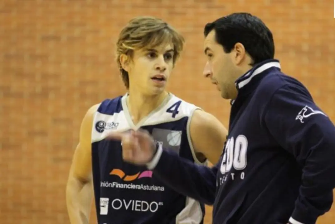 Fran C&aacute;rdenas, en su etapa en Oviedo junto a Guillermo Arenas. Foto: Oviedo Baloncesto