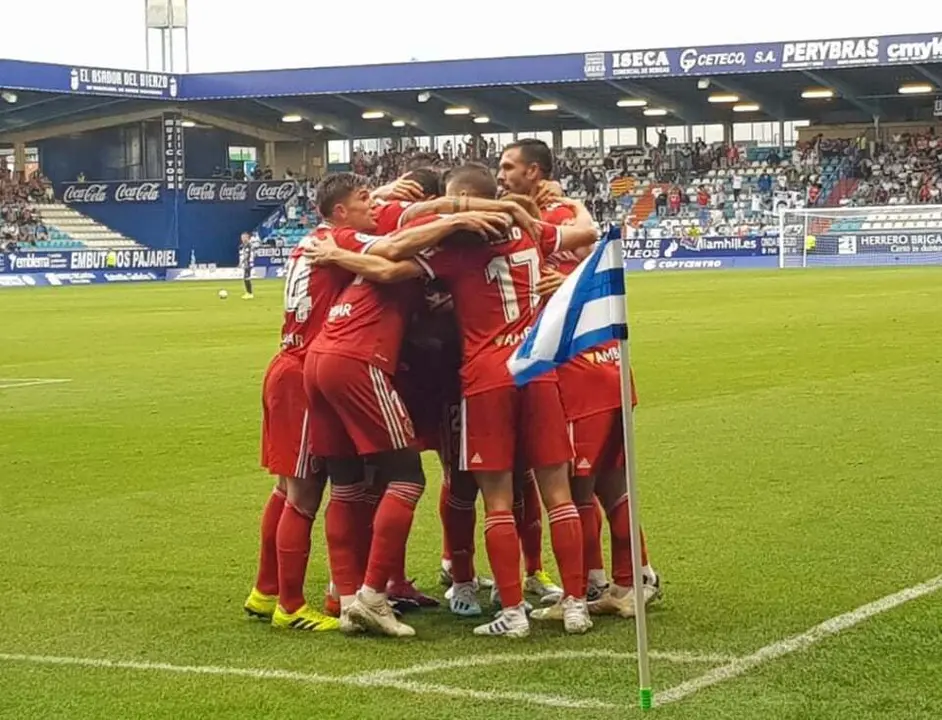 Jugadores del Real Zaragoza celebrando un gol | Foto: Real Zaragoza