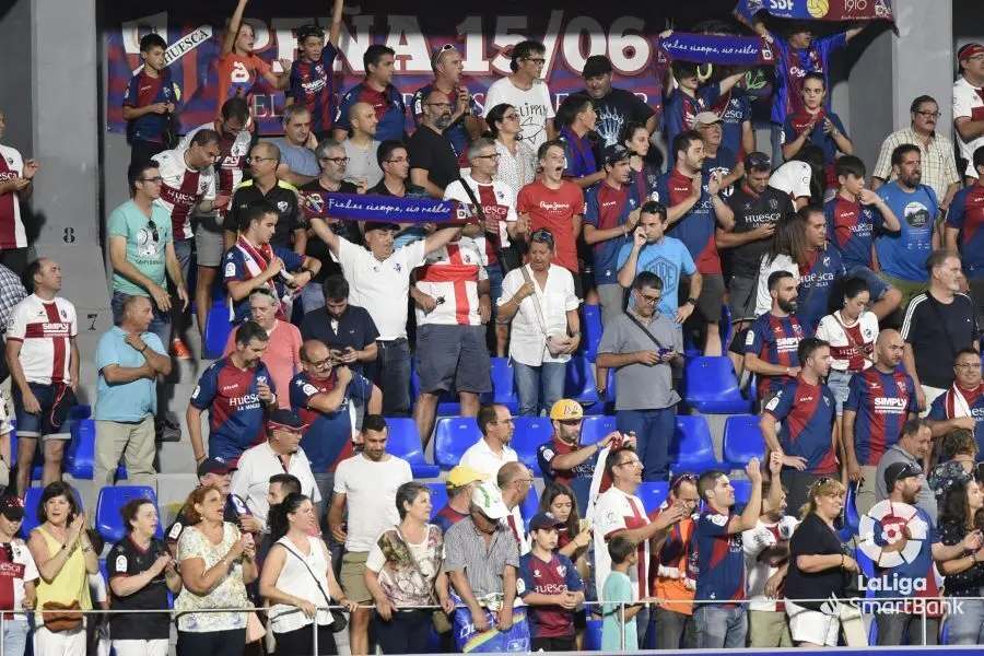 La afici&oacute;n del Huesca en El Alcoraz firma los tres primeros puntos de la temporada 2022/23 | Foto: LaLiga