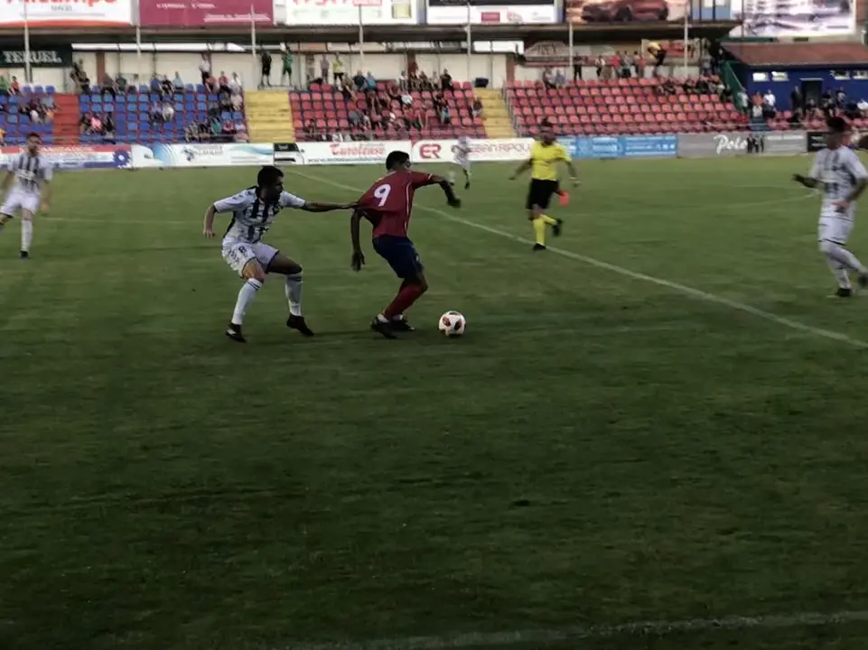 CD Teruel no pasa del empate. | Foto: Raquel S&aacute;nchez 