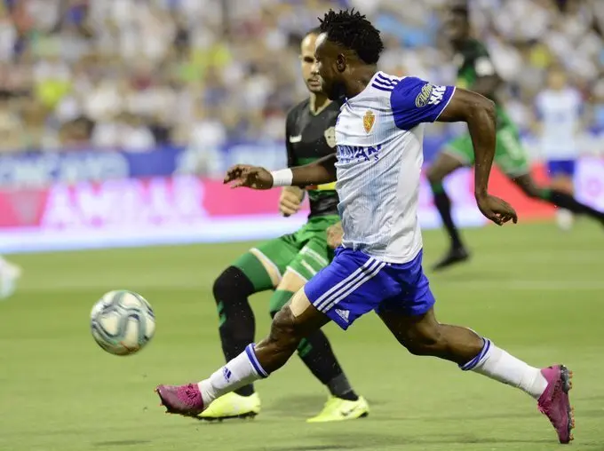 James Igbekeme equlibr&oacute; al Real Zaragoza en la segunda mitad ante el Numancia | Foto: LaLIga