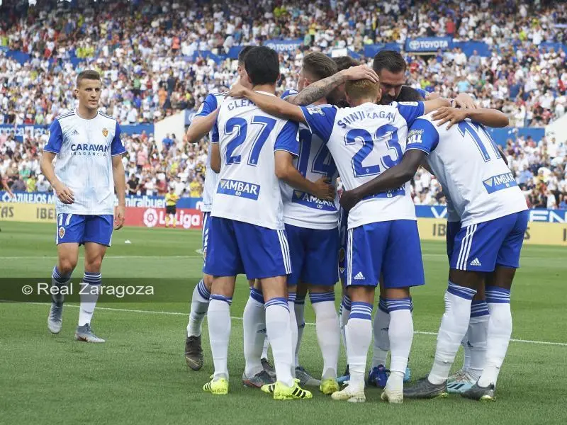 El Real Zaragoza celebrando el primer gol contra la UD Extremadura. Foto: Real Zaragoza / Tino Gil