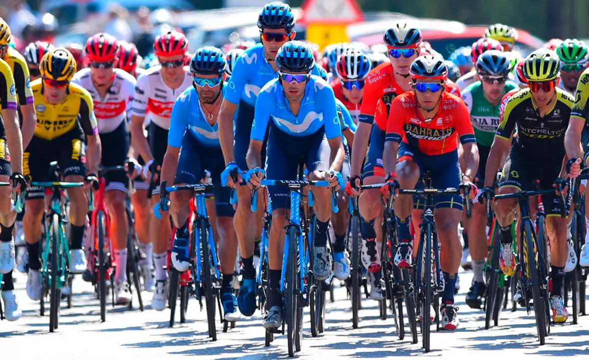 Jorge Arcas tirando del grupo en la Vuelta a Espa&ntilde;a 2019 | Foto: Movistar Team
