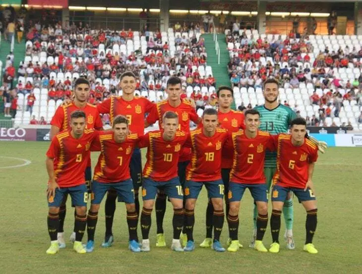El once inicial de la sub 21 con &Aacute;lvaro Fern&aacute;ndez. | Foto: David Jurado/C&oacute;rdoba Deporte