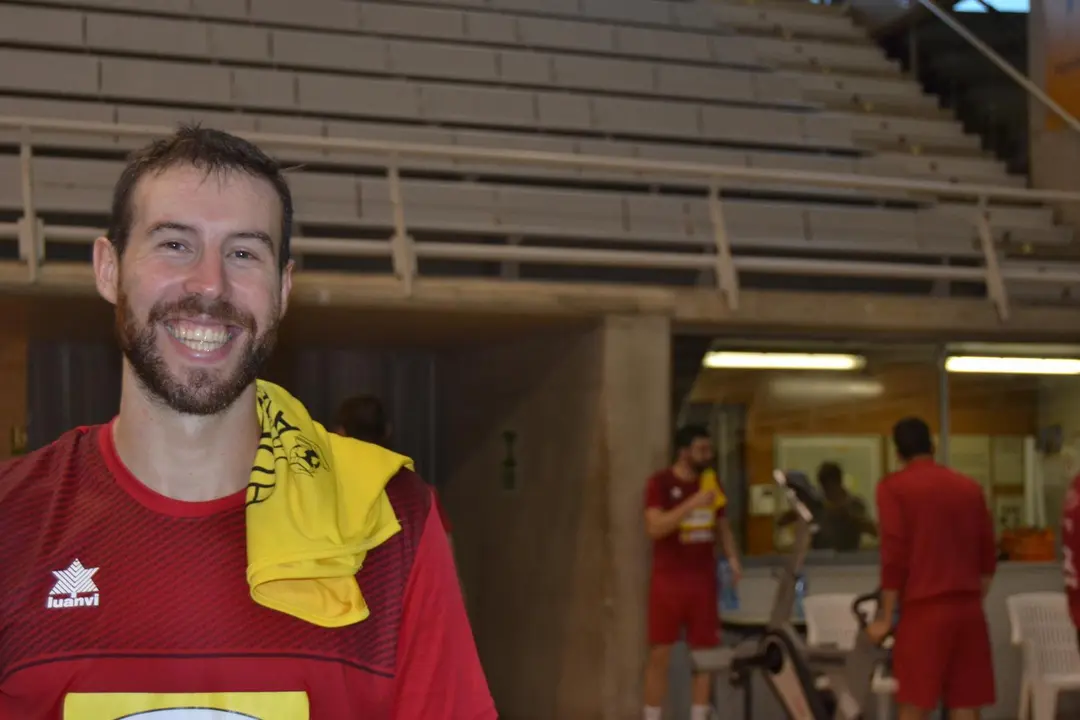 Filipe Mota sonr&iacute;e tras un entrenamiento del Bada Huesca. Foto: Sportaragon