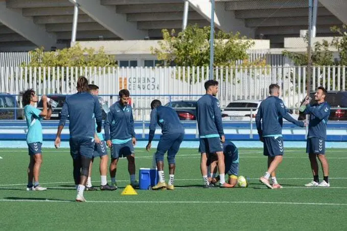 La plantilla del CD Ebro en un entrenamiento. Foto: CD Ebro