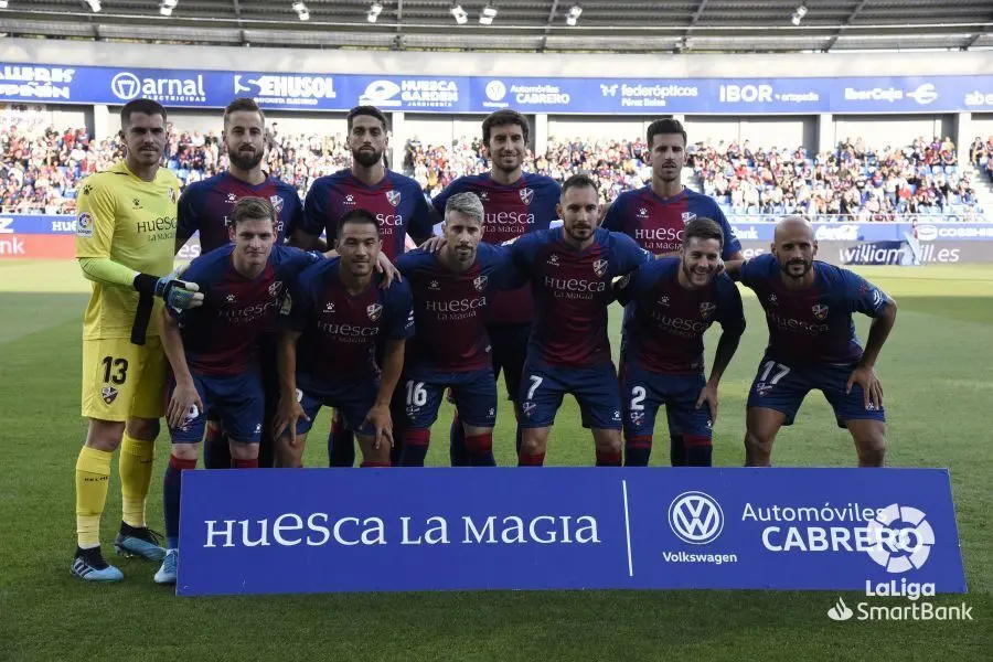 Alineaci&oacute;n que present&oacute; el Huesca contra el Racing en El Alcoraz. Foto: LFP