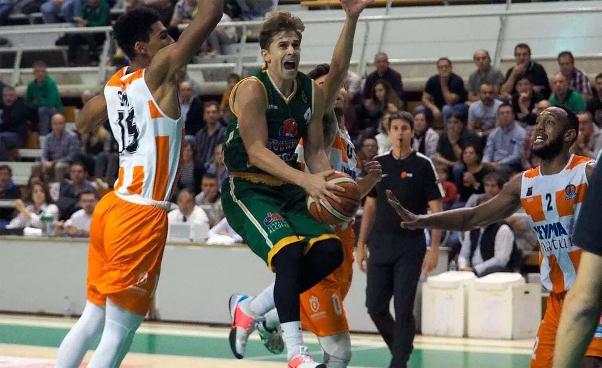 Fran C&aacute;rdenas jugar&aacute; su segundo partido con la el&aacute;stica de Levitec Huesca | Foto: C.Pascual