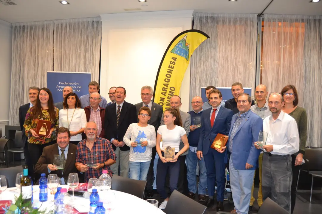 Foto de familia de los premiados en la cena de la FAM 2019. Foto: Sportaragon