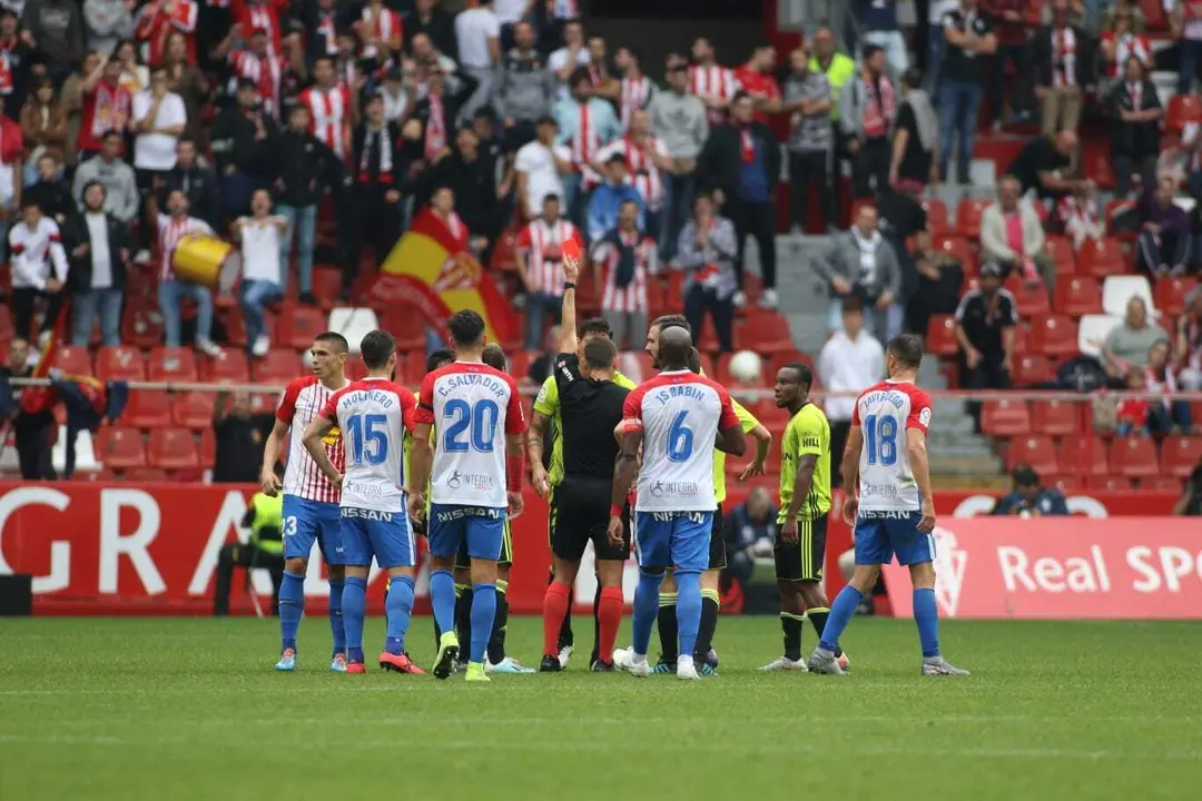 El Real Zaragoza cae en Gij&oacute;n